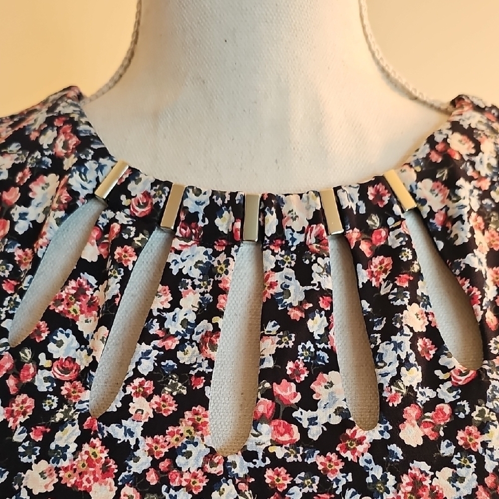 White House Black Market Black and Pink Floral Cutout Tank Top - Picture 3 of 6